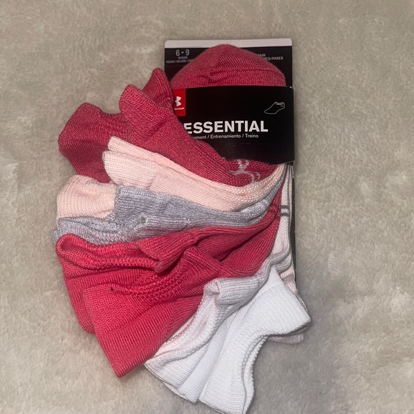 COPY - ❤️NEW!!!❤️ UnderArmour 6 pairs in a pack. No show. - Picture 8 of 8